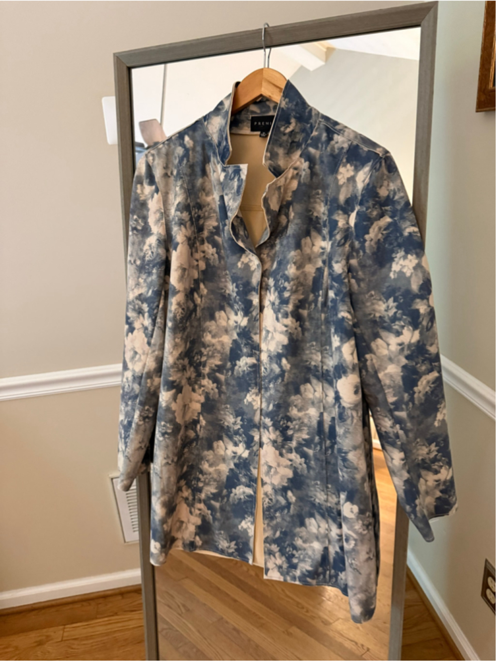 Women's Premise Floral Jacket Blue White Size M